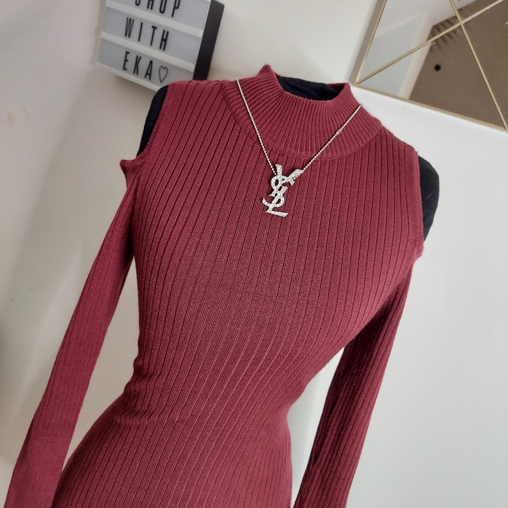 Burgundy sweater with cut out shoulder - Picture 6 of 10